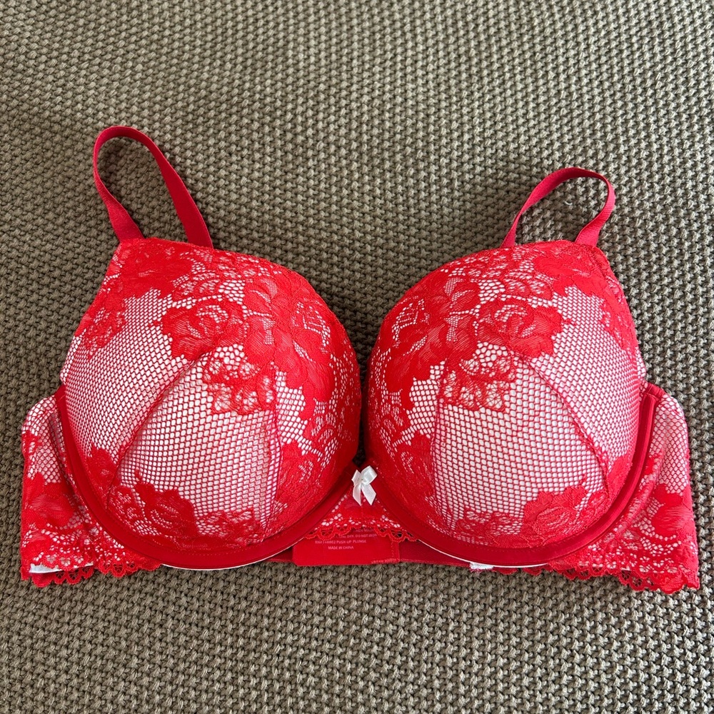 Torrid Red Lace Padded Underwire Push Up Plunge Bra - Size 40DD
